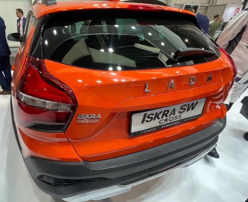 АвтоВАЗа представил новый кросс-универсал LADA Iskra SW Cross на выставке в Ташкенте