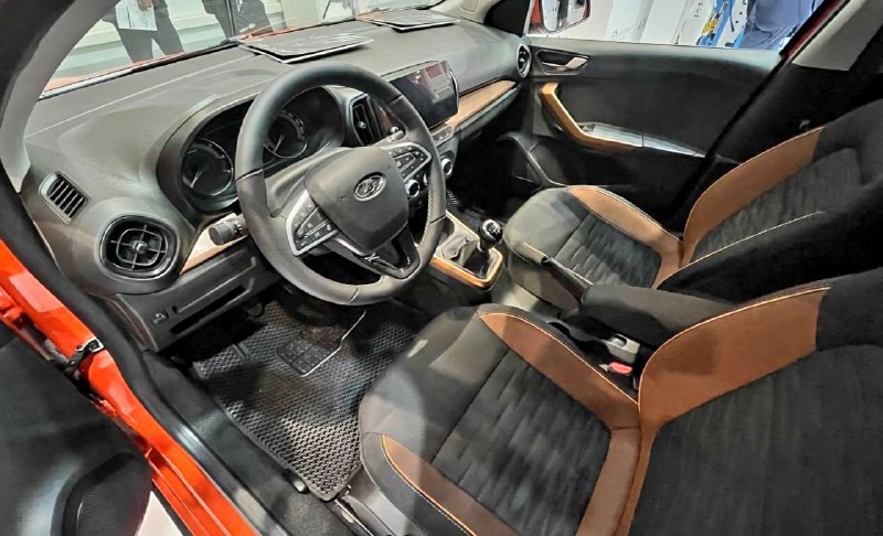 АвтоВАЗа представил новый кросс-универсал LADA Iskra SW Cross на выставке в Ташкенте