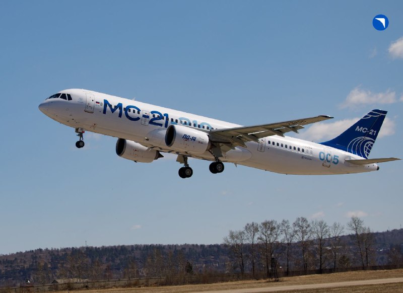 Первое испытание отечественного модернизированного самолета МС-21 с новыми российскими системами