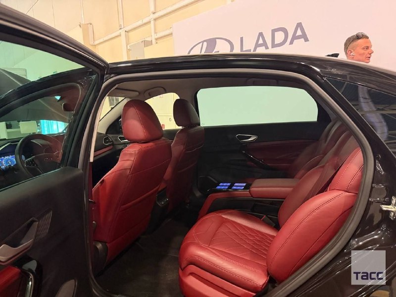 Объявлен электроседан LADA e-Aura: быстрее бензиновой версии на 4,5 секунды