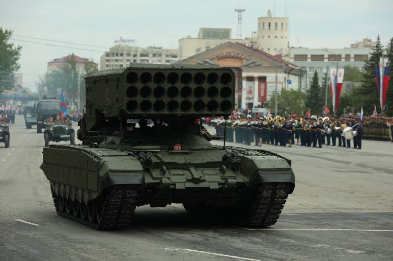 В Омске впервые показали модернизированную боевую технику на параде ко Дню Победы В Омске впервые показали модернизированную боевую технику на параде ко Дню Победы