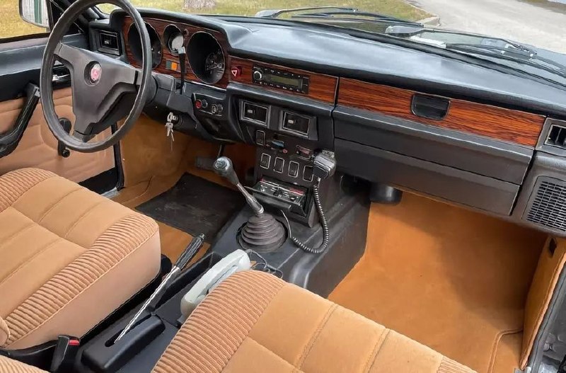 Продажа редкой «Волги» с V8 в Эстонии: оригинальный седан на вторичном рынке