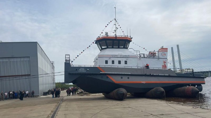 На Череповецком судостроительном заводе спущен на воду новый буксир проекта ТСК-395М
