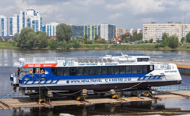 На Средне-Невском судостроительном заводе спустили на воду скоростной пассажирский катамаран проекта 04580