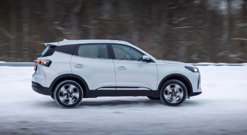LADA Niva Legend вошла в топ-3 самых популярных внедорожников в России по итогам мая 2025 года