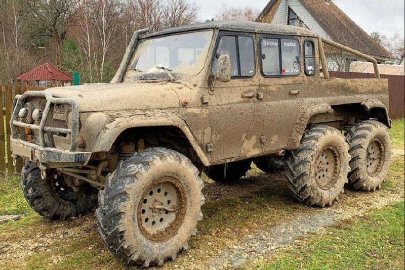 Уникальный трехосный УАЗ 6х6 на базе Land Cruiser продается в России