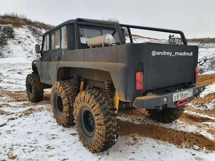 Уникальный трехосный УАЗ 6х6 на базе Land Cruiser продается в России