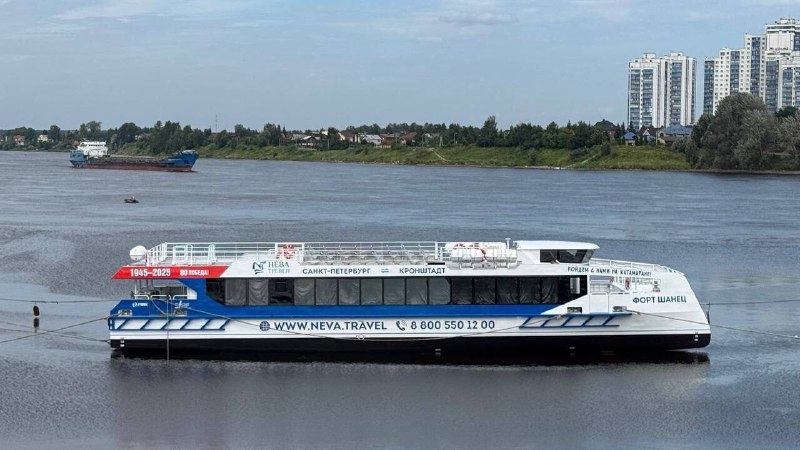 Спуск на воду скоростного катамарана «Форт Шанец»