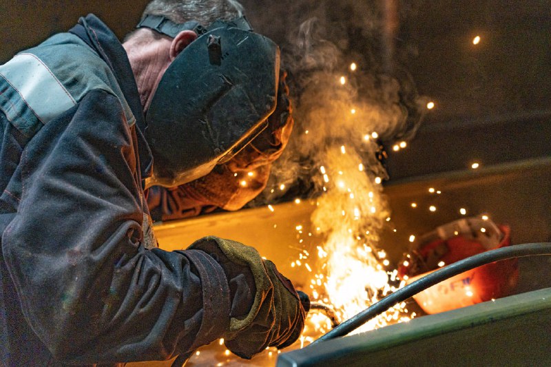 Строительство плавучего транспортного дока «Амур» продолжается