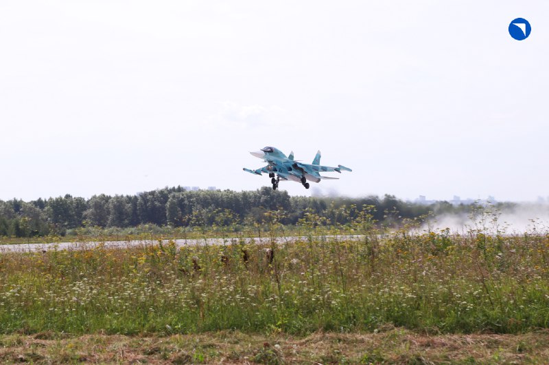 Новые истребители-бомбардировщики Су-34 поступили в Минобороны России