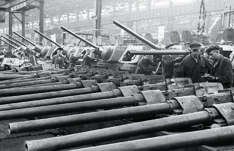 105 лет отечественного танкостроения: от «Рено Русского» до «Прорыва»