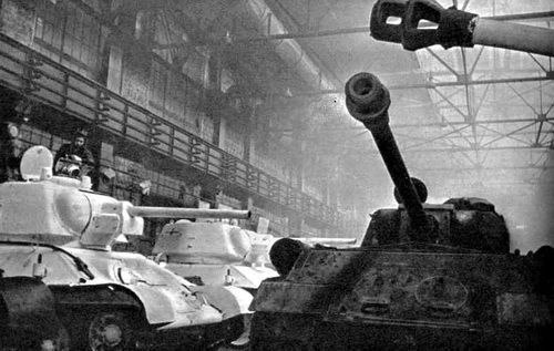 105 лет отечественного танкостроения: от «Рено Русского» до «Прорыва»