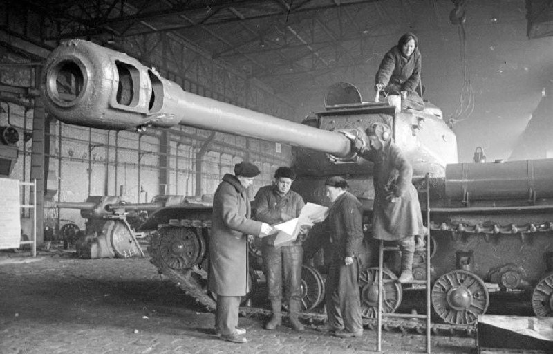 105 лет отечественного танкостроения: от «Рено Русского» до «Прорыва»