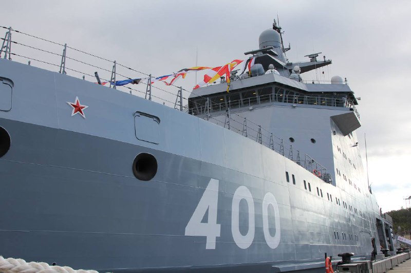 Передача патрульного корабля ледового класса «Иван Папанин» ВМФ России
