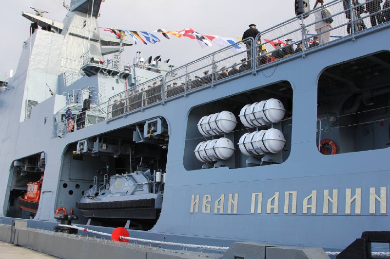 Передача патрульного корабля ледового класса «Иван Папанин» ВМФ России