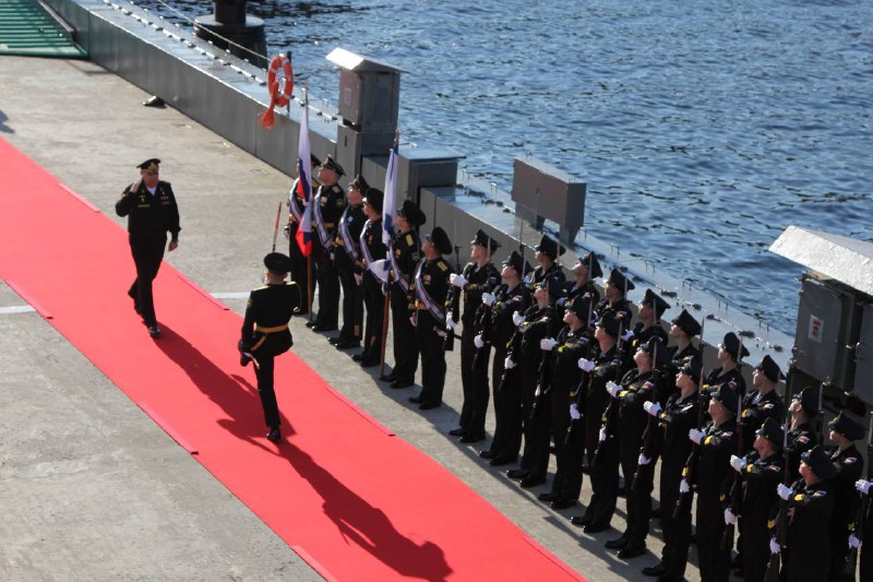 Передача патрульного корабля ледового класса «Иван Папанин» ВМФ России