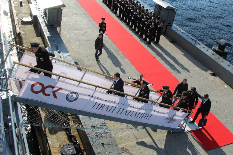 Передача патрульного корабля ледового класса «Иван Папанин» ВМФ России