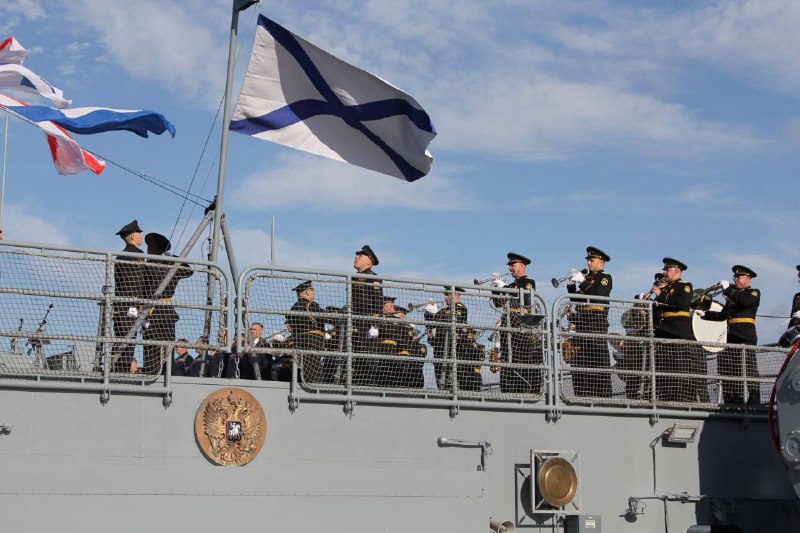 Передача патрульного корабля ледового класса «Иван Папанин» ВМФ России