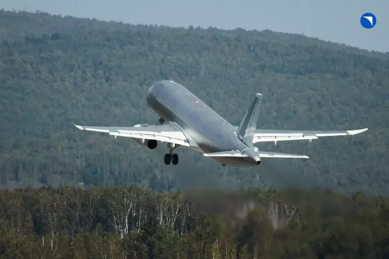 Первый полет импортозамещенного самолета SJ-100