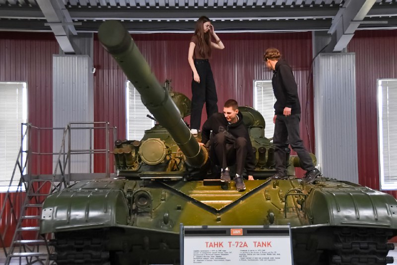 Посещение Новосибирскими школьниками завода по производству танков