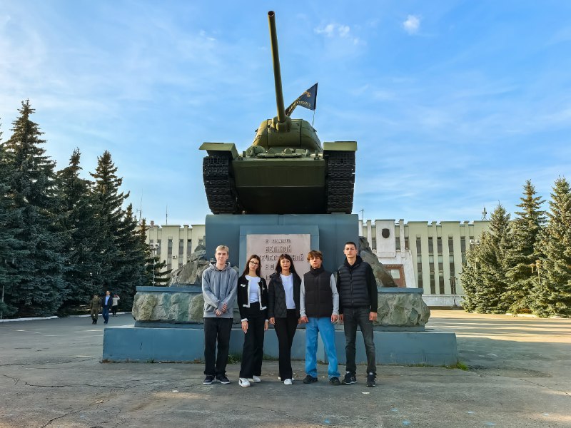 Посещение Новосибирскими школьниками завода по производству танков