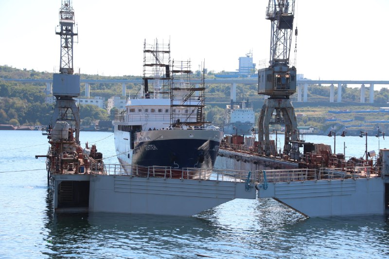 ОСК спустила на воду судно-краболов «Сентен»