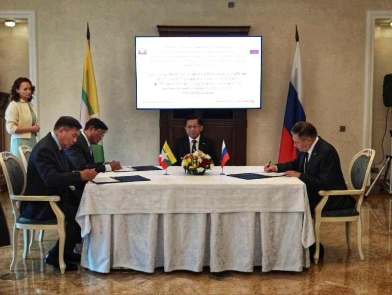 Встреча гендиректора «Росатома» с представителем Мьянмы на World Atomic Week Встреча гендиректора «Росатома» с представителем Мьянмы на World Atomic Week