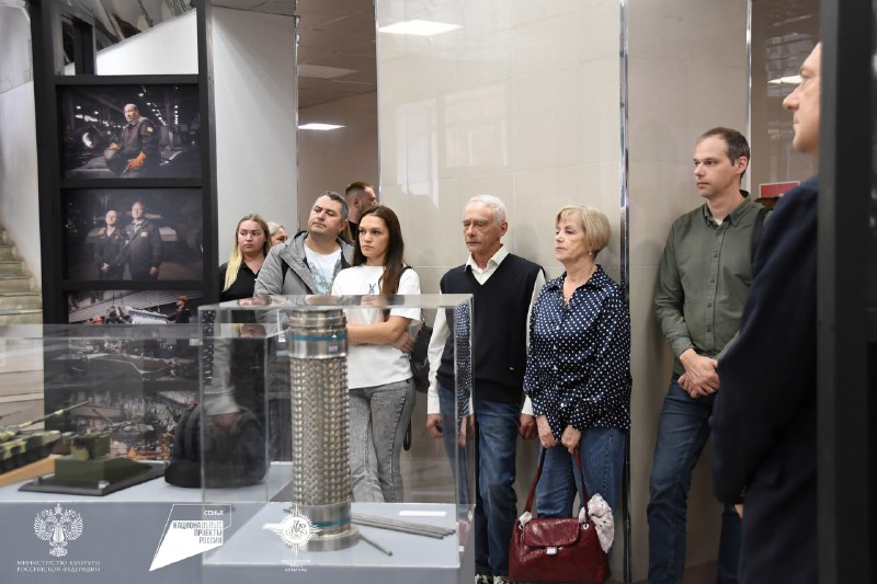 Фотовыставка «Священный завод» открылась на Уралвагонзаводе Фотовыставка «Священный завод» открылась на Уралвагонзаводе