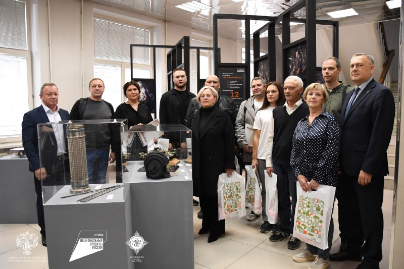 Фотовыставка «Священный завод» открылась на Уралвагонзаводе Фотовыставка «Священный завод» открылась на Уралвагонзаводе