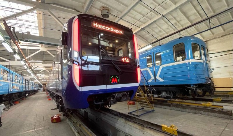 Запуск первого 5-вагонного поезда метро в Новосибирске