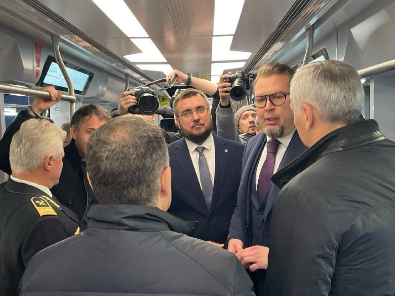 Запуск первого 5-вагонного поезда метро в Новосибирске