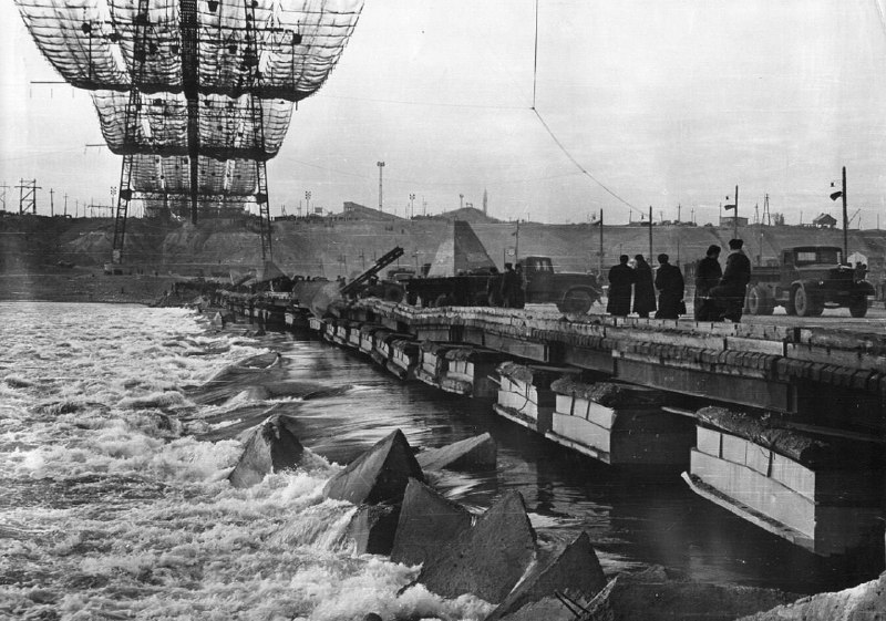 Дважды перекрытая Волга: Исторические даты