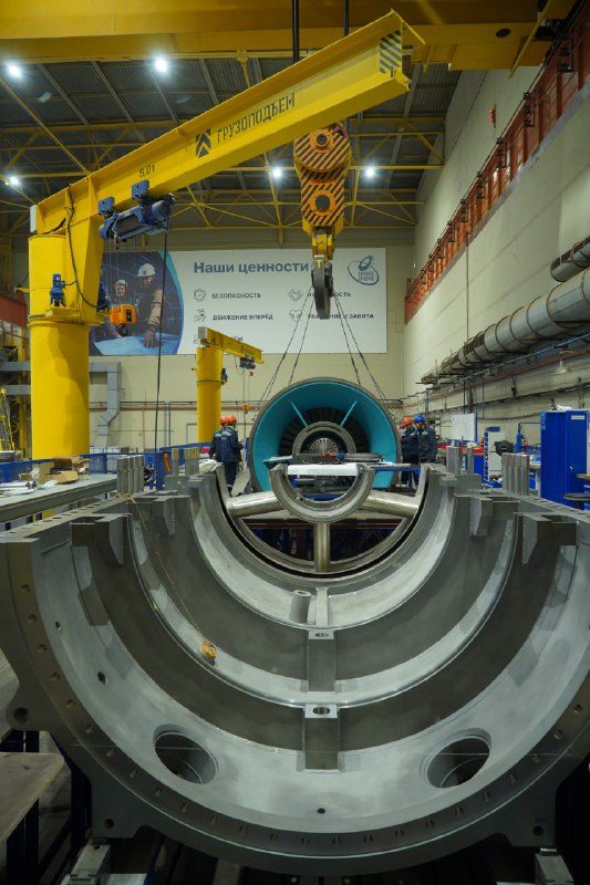 Первая газовая турбина ГТЭ-170 для ТЭЦ успешно испытана на ЛМЗ