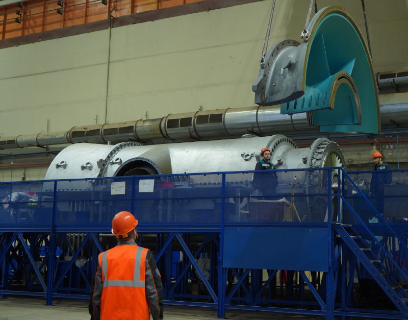 Первая газовая турбина ГТЭ-170 для ТЭЦ успешно испытана на ЛМЗ