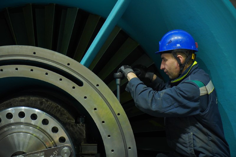 Первая газовая турбина ГТЭ-170 для ТЭЦ успешно испытана на ЛМЗ