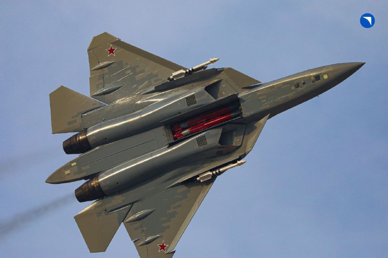 Демонстрация работы отсеков вооружения Су-57 в полете