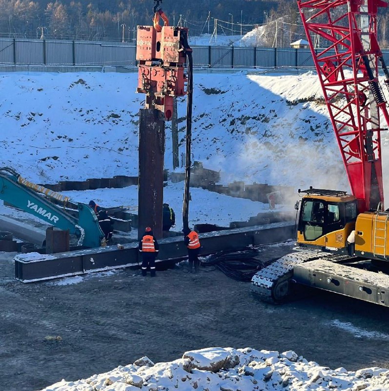 Завершение свайного основания Ленского моста
