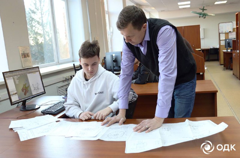 Первокурсники «Крыльев Ростеха» решают реальные задачи на ОДК-УМПО