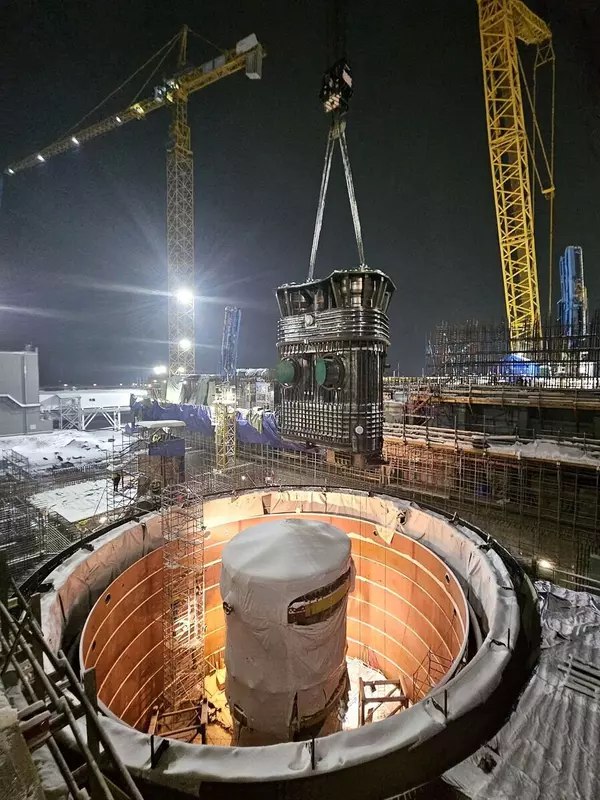 Установка оболочек для реактора БРЕСТ-ОД-300 в Северске Установка оболочек для реактора БРЕСТ-ОД-300 в Северске
