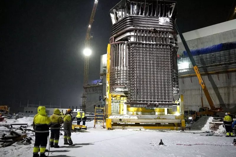 Установка оболочек для реактора БРЕСТ-ОД-300 в Северске Установка оболочек для реактора БРЕСТ-ОД-300 в Северске