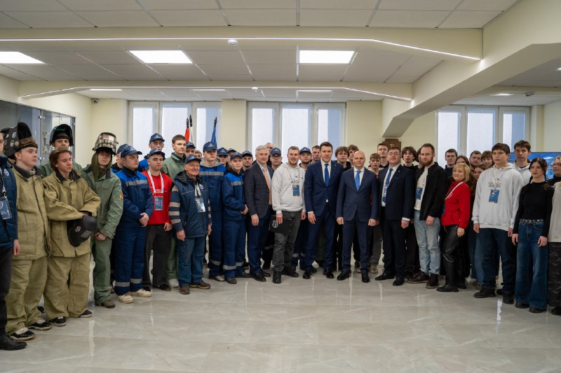 Визит министра на завод ОСК «Янтарь» Визит министра на завод ОСК «Янтарь»