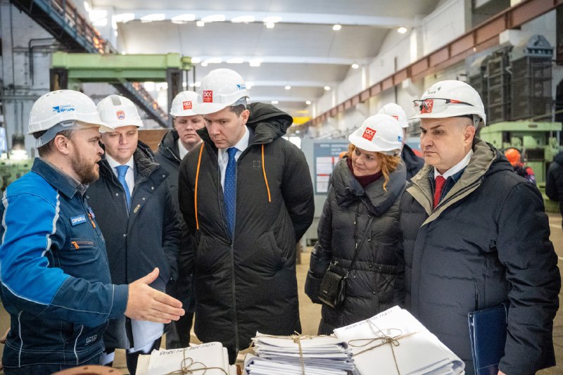 Визит министра на завод ОСК «Янтарь» Визит министра на завод ОСК «Янтарь»