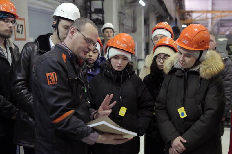 Экскурсия студентов медуниверситета на Уралвагонзавод Экскурсия студентов медуниверситета на Уралвагонзавод