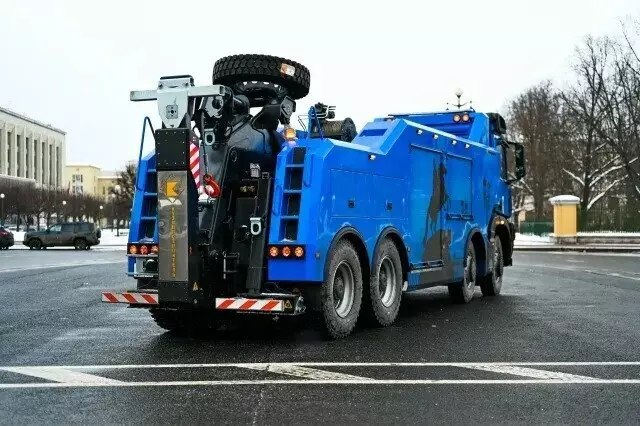 В России создан тяжелый эвакуатор на 60 тонн с колесной формулой 8×4 В России создан тяжелый эвакуатор на 60 тонн с колесной формулой 8×4