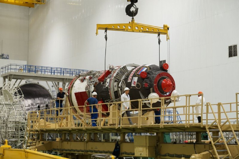На Байконуре началась проверка герметичности корабля «Прогресс МС-35»