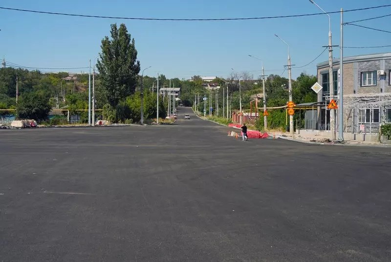 В Мариуполе завершили восстановление последнего участка дороги от вокзала до комбината Ильича В Мариуполе завершили восстановление последнего участка дороги от вокзала до комбината Ильича
