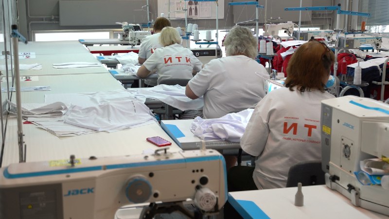 В Москве запустили производство спецодежды полного цикла
