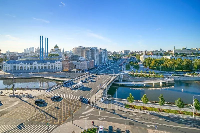 В центре Москвы открыли новый пешеходный мост у ГЭС-2