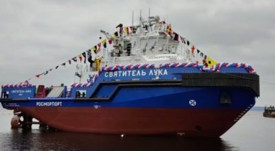 В Карелии на воду спустили новый ледовый буксир «Святитель Лука»