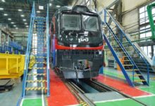 ТМХ завершил сборку и окраску нового грузового электровоза 2ЭС9